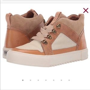 Frye Gia Lugged Sneaker in beige/tan - size 8